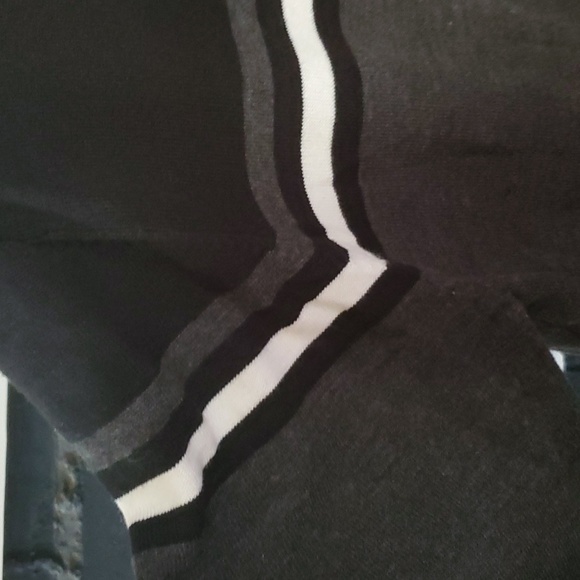 U.S. Polo Assn. Sweater - Picture 3 of 9